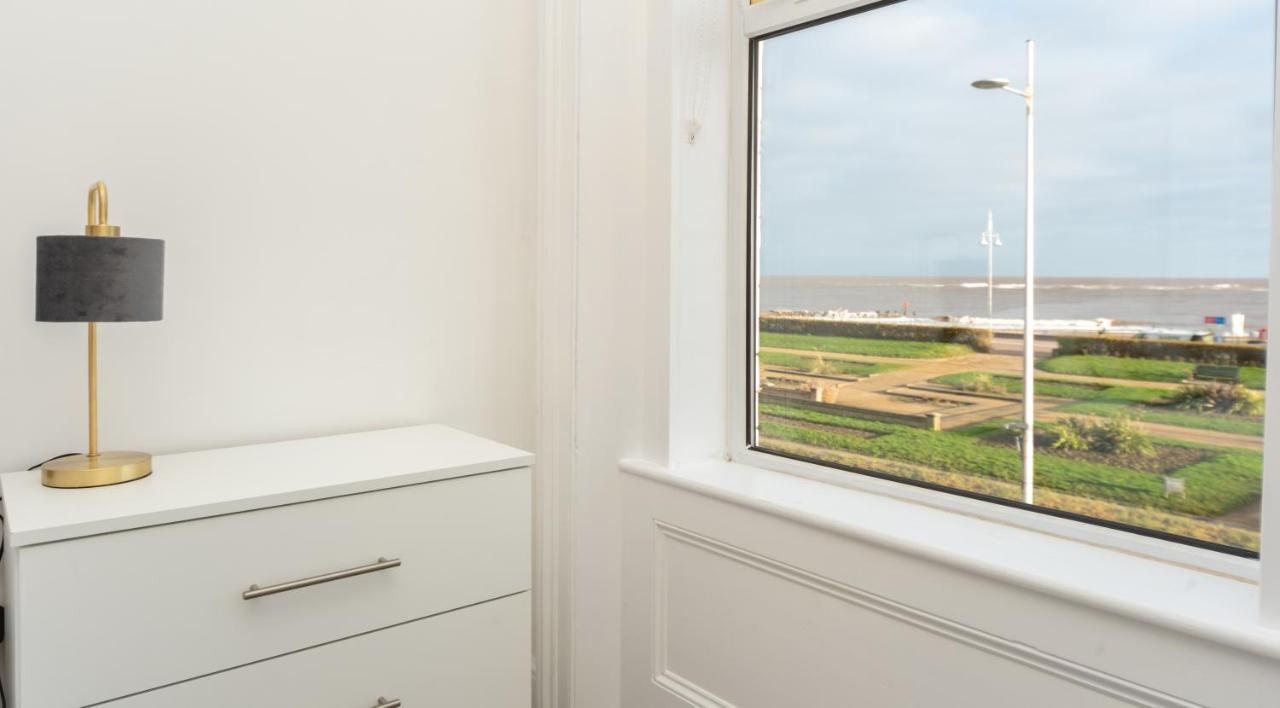 Sea Views Stunning 2 Bedroom Apartment # Лоустофт Екстер'єр фото